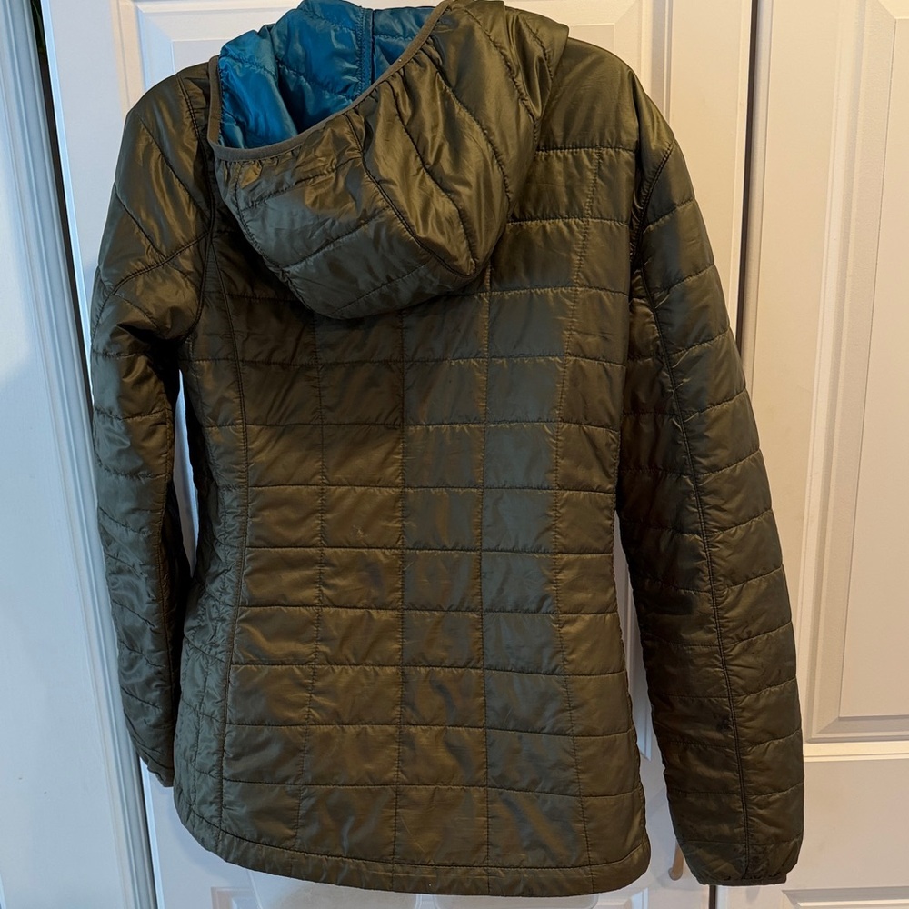 L.L.Bean PrimaLoft Packaway Hooded Jacket in olive green with teal accents - Picture 6 of 16